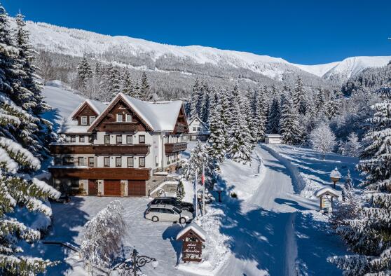 Zimowy widok na Hotel Martin Szpindlerowy Młyn
