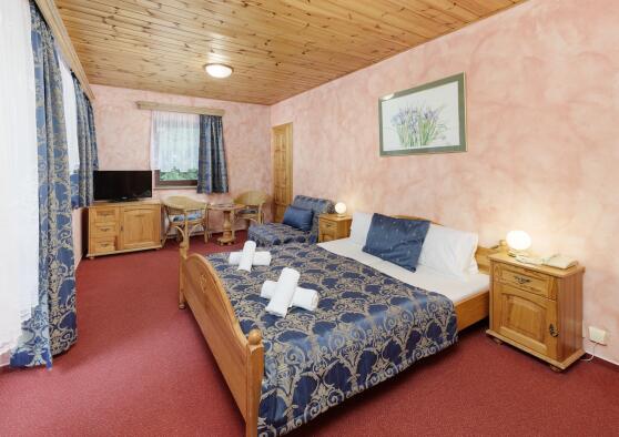 Dvoulůžkový pokoj s přistýlkou v Hotelu Martin.